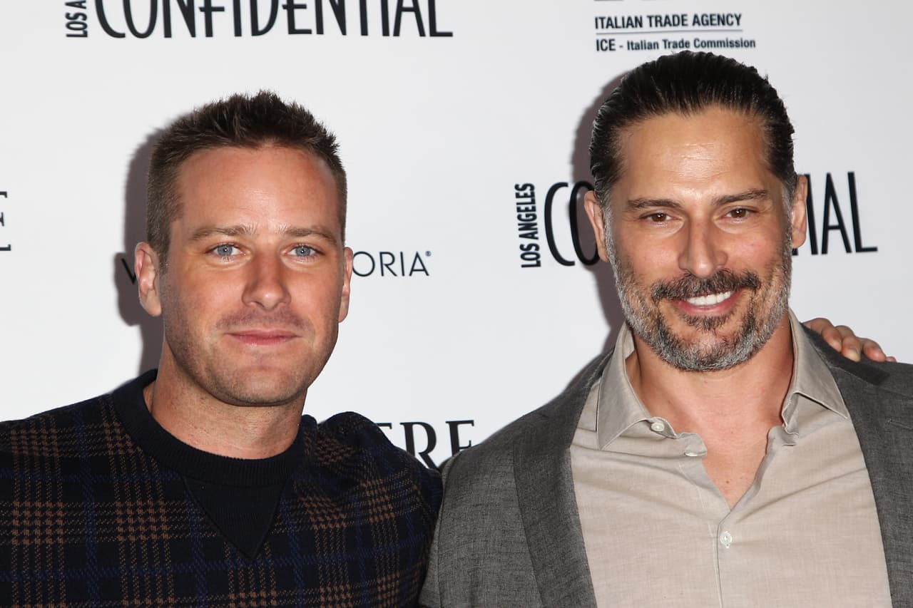 La ex pareja del actor mencionó que terminaron tras una pelea. Luego, tuvo ataques de pánico, lo que la llevó a buscar ayuda para superar los trastornos de estrés postraumático y trauma que le dejaron la relación. "La terapia es realmente útil después de curarse de cualquier tipo de abuso", señaló.