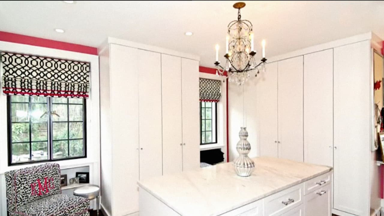 La decisión de comprar una casa que está ubicada a apenas dos millas de la Casa Blanca y en la ciudad que es el corazón político estadounidense, hace que muchos se pregunten si existe la intención de volver a la vida política en el mediano o largo plazo.