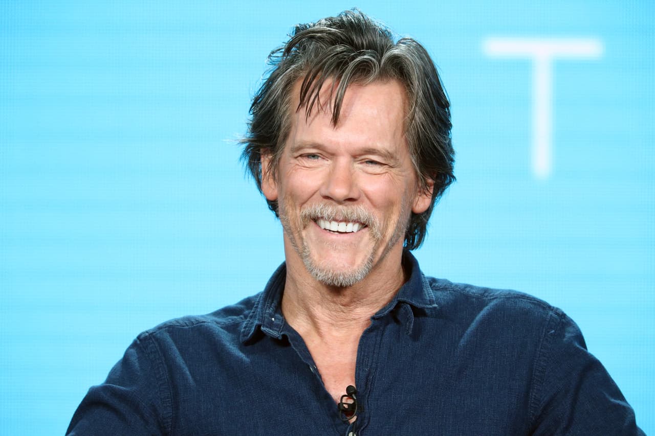 <b>Kevin Bacon.</b> El padre de Bacon era un miembro prominente de la ciudad de Filadelfia, y sirvió en la comisión de planificación durante muchos años. Un verdadero hijo del estado, nació y creció en Pensilvania, el amor de Bacon por las artes se solidificó en la Universidad de Bucknell. ¿Ya viste Footloose?