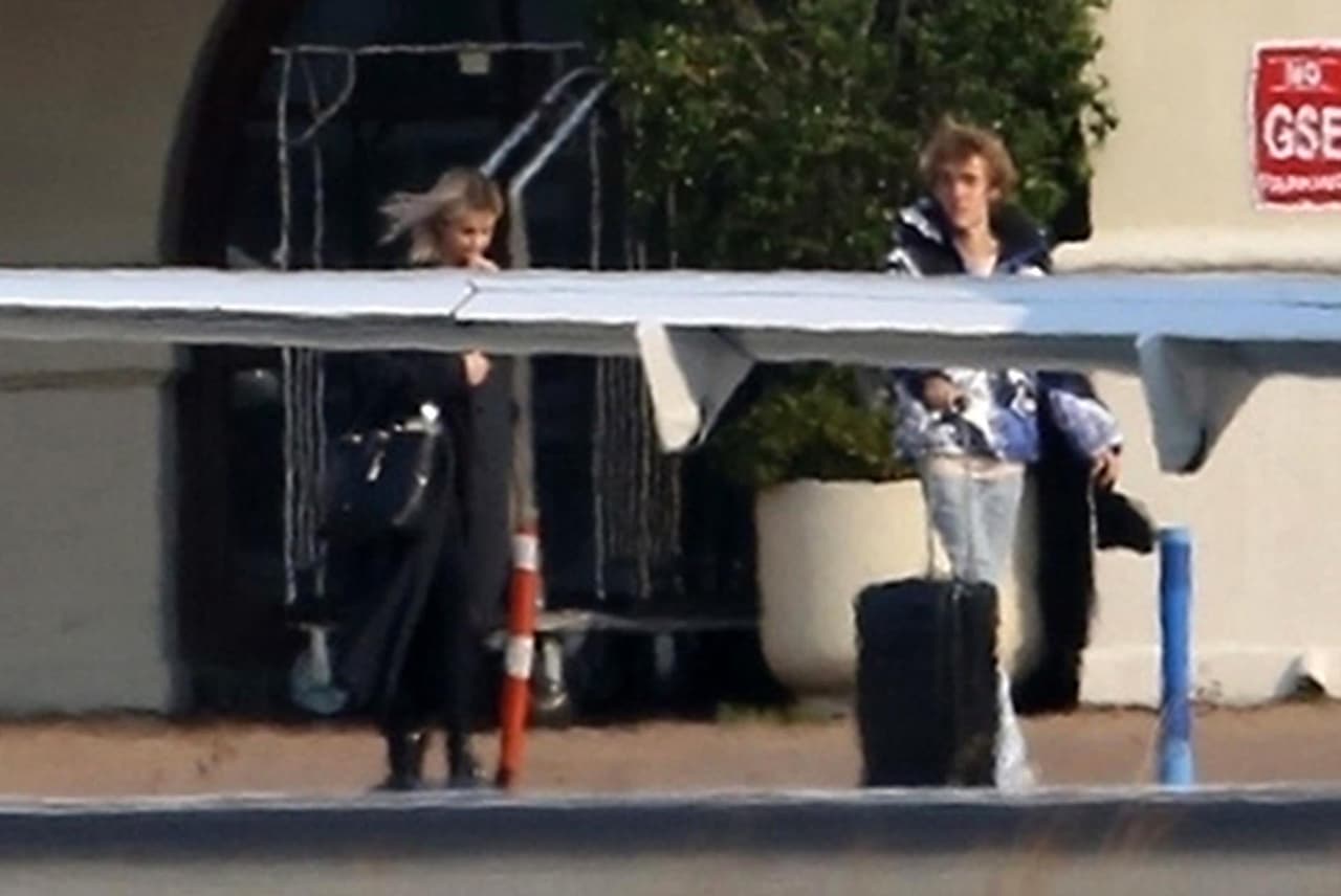 La cita del dúo fue en el establecimiento Sugar Factory, donde fueron vistos tomados de las manos.