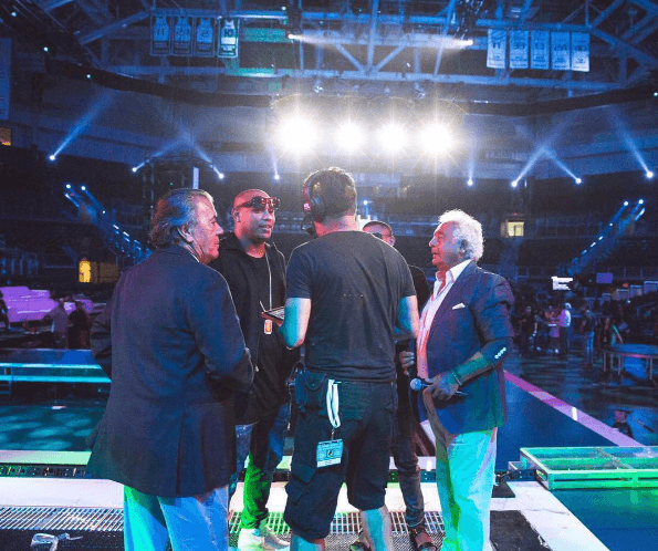 Pero los que ya están dando vueltas y poniendo a bailar a medio mundo, son Los del Rio y Gente de Zona.