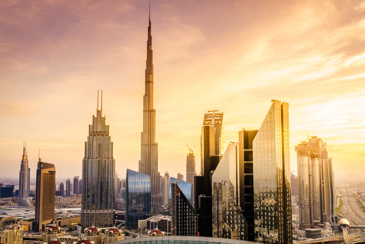 <b>Emiratos Árabes Unidos.</b> La espectacular ciudad de Dubai permitirá el turismo extranjero a partir del 7 de julio. Los visitantes deberán registrarse en la aplicación covid-19 local y deben presentar una prueba negativa de no más de cuatro días (o realizarla en el aeropuerto). El país ha permitido la reapertura de restaurantes y otros servicios con restricciones.