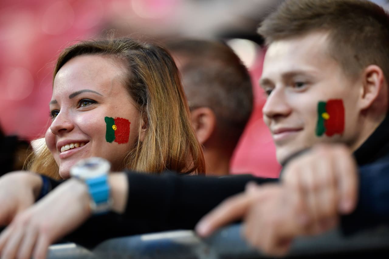 Las portuguesas también pusieron su cuota de belleza en las tribunas del estadio de Kazan.