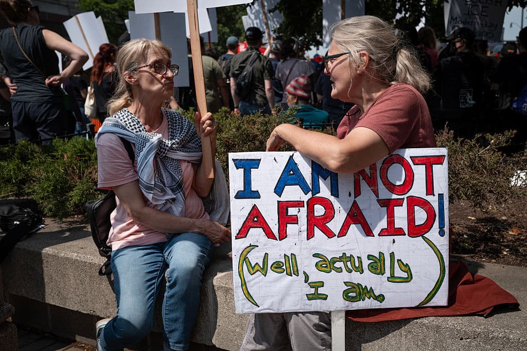 Los manifestantes, con banderas, carteles y consignas, recordaron que la unidad fortalece su causa, y exigieron acciones y rendición de cuentas por lo ocurrido en South Loop y por la situación actual en el país.