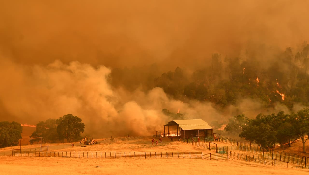 Este es uno de varios fuegos activos en el estado, durante lo que algunos han llamado un "temprano inicio" de la temporada de incendios en California.