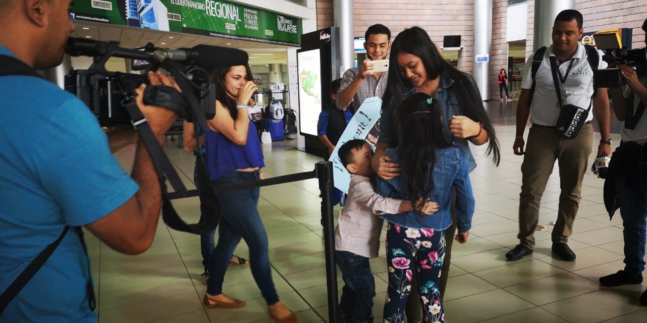 En la prisión Cruz pidió asilo alegando abuso conyugal, que incluía violación y secuestro. Su solicitud fue rechazada por un juez que la consideró no creíble.