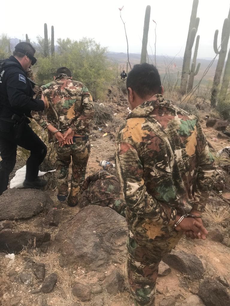 En medio de esa operación, los agentes fronterizos detuvieron a 19 presuntos traficantes de personas, incluyendo a seis hondureños que estaban “ligados a organizaciones criminales”, informó la Oficina de Aduanas y Control Fronterizo (CBP).