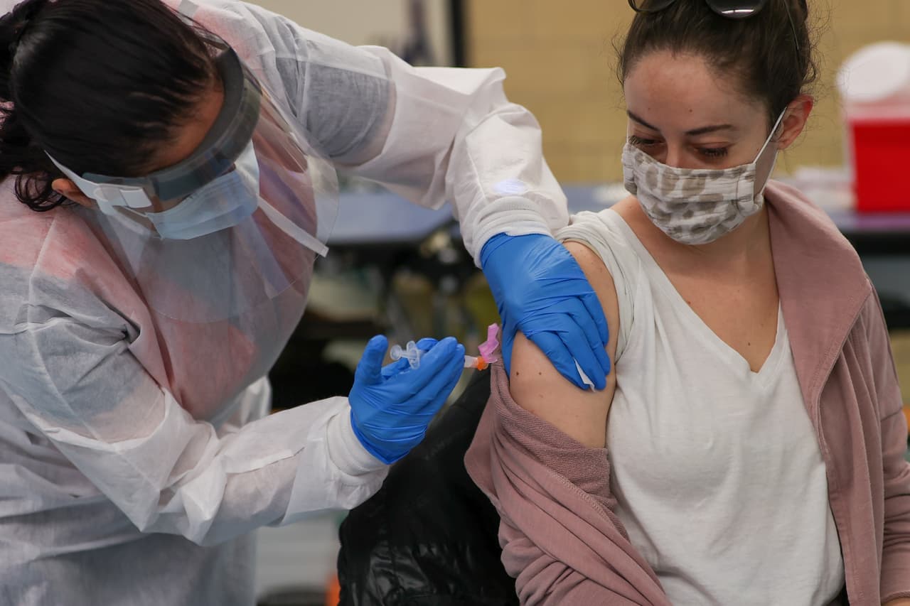 Reanudan las vacunaciones contra el coronavirus en el condado Stanislaus