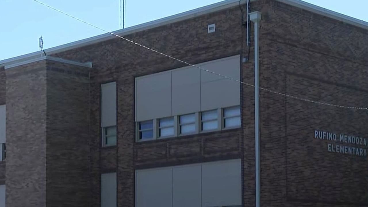 Niño de 5 años sale solo de una escuela en Fort Worth y una mujer lo encuentra