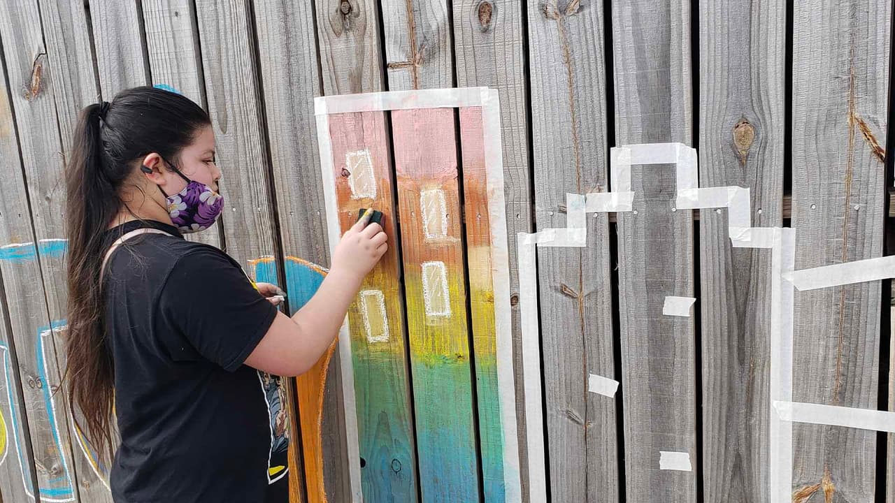 Con esta iniciativa, la pintora quiere lograr que las familias tengan experiencias de arte para niños y adultos de todas las edades.