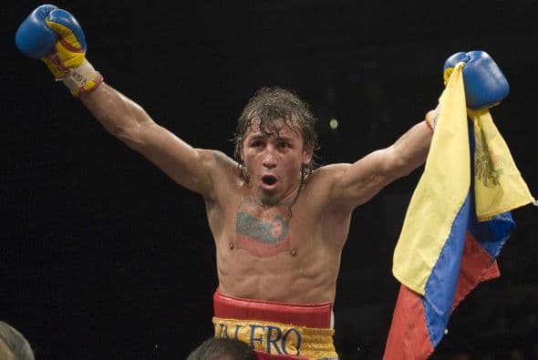 Edwin Valero conquistó los títulos mundiales de peso superpluma de la Asociación Mundial de Boxeo y peso ligero del Consejo Mundial de Boxeo. En 2010 salió a la luz que maltrataba físicamente a su esposa hasta que terminó matándola en un hotel de Venezuela, declarándose culpable.