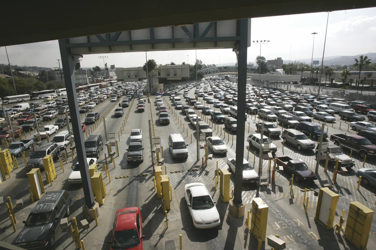 El tráfico infernal del paso fronterizo.