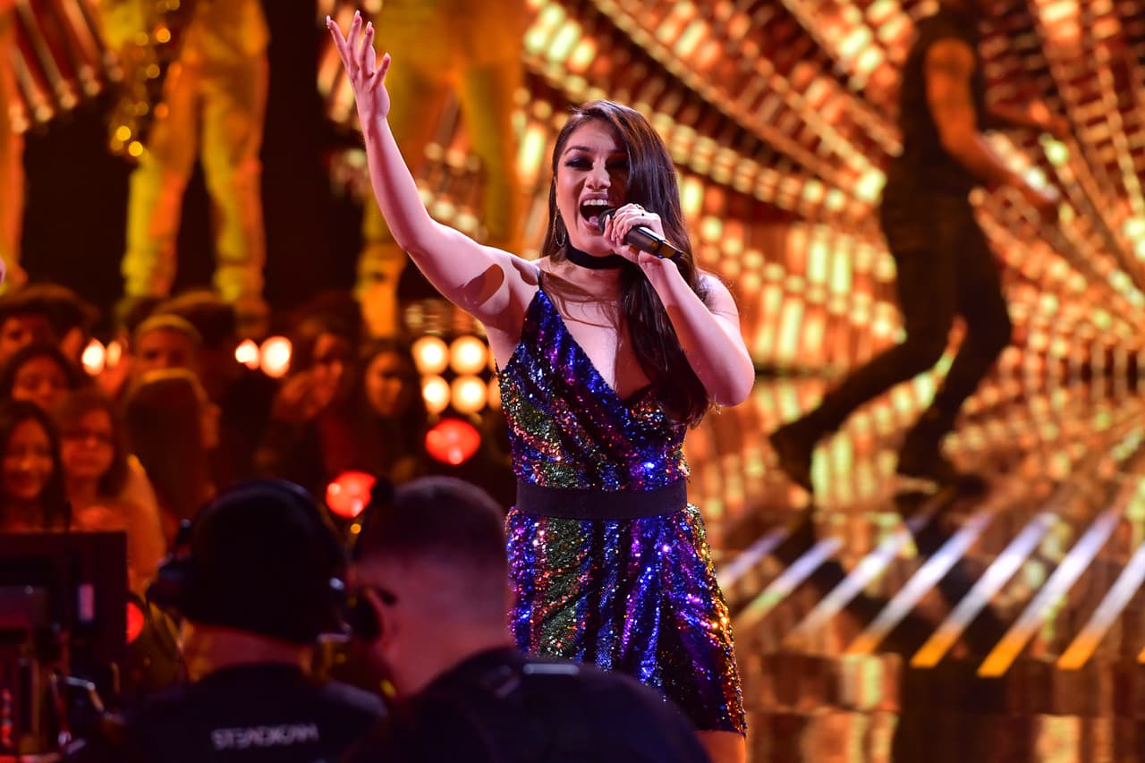 En su segunda participación sobre el escenario, Fátima interpretó 'Tu amor me hace bien', de Marc Anthony.