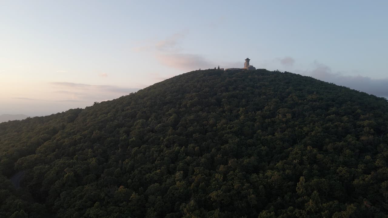 El mirador de se encuentra a 4.784 pies sobre el nivel del mar.
