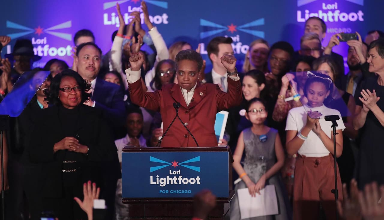 "Desde hace 150 años, Chicago le ha dado la bienvenida a inmigrantes. Haremos que Chicago siga sienda una ciudad que le de la bienvida a los inmigrantes. Donde no importa qué raza eres y a quién amas", fue una de las primeras palabras que dijo la alcaldesa electa, Lori Lightfoot.