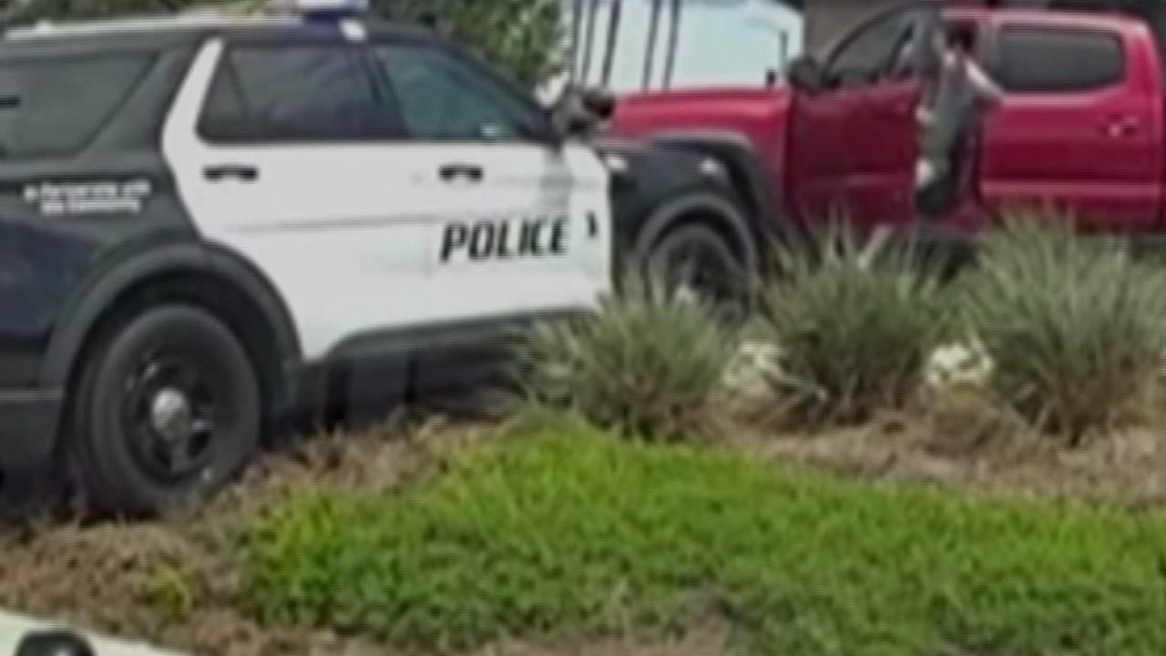 Persecución en video: un hombre se lleva a su novia a la fuerza y huye en una camioneta en Irvine