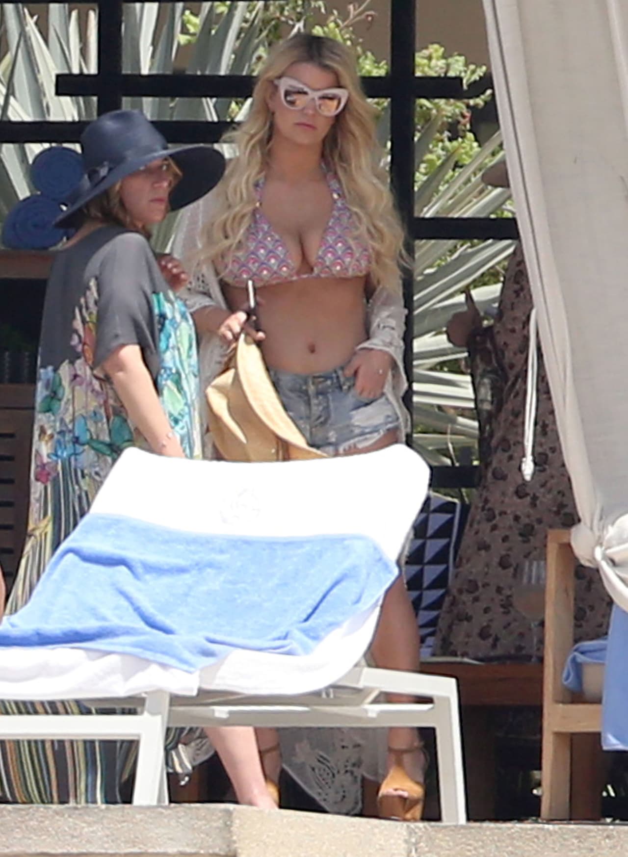 En algún momento declaró que se reduciría los senos, pero parece todo lo contrario.