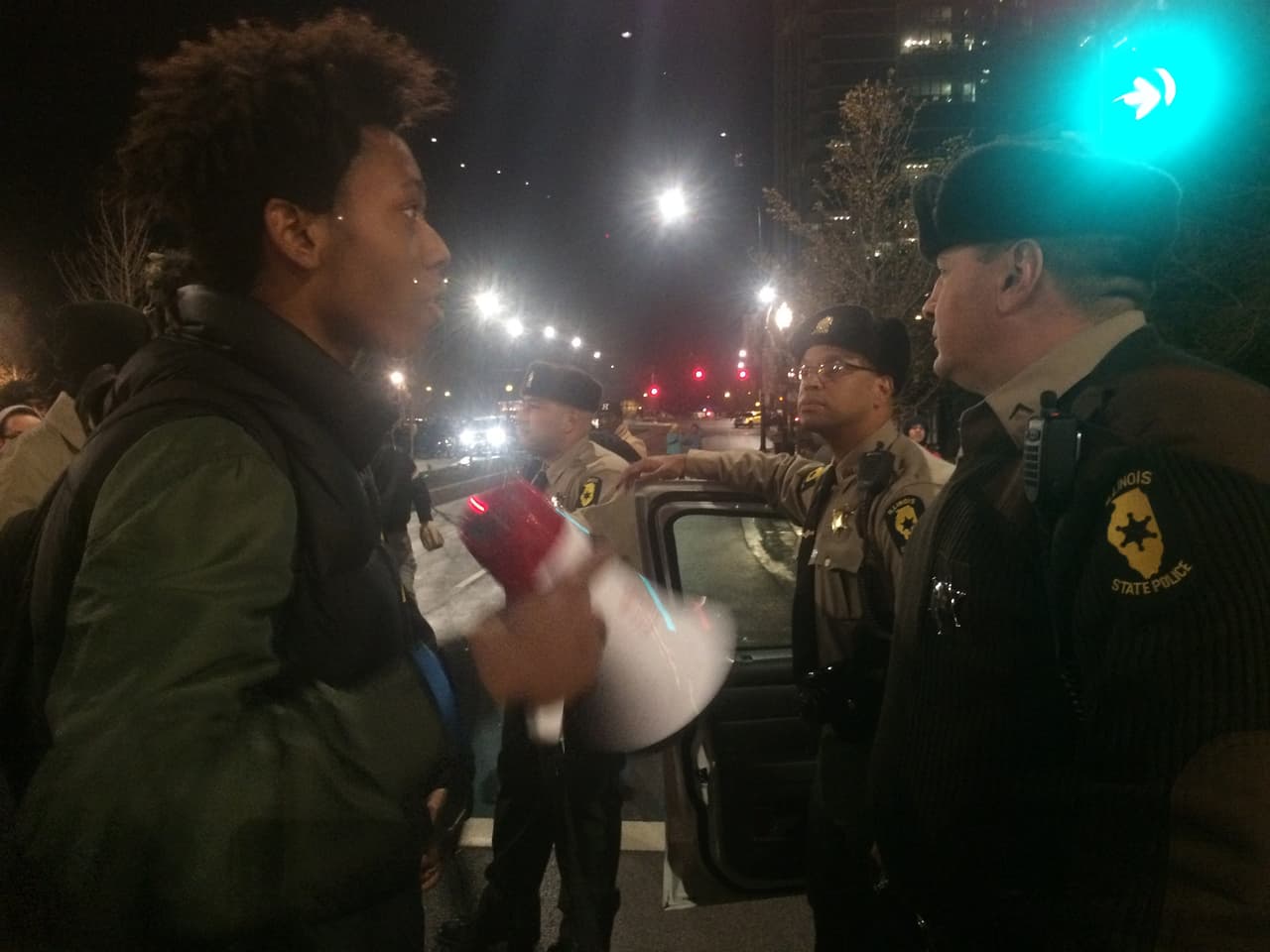 Hubo pocos enfrentamientos. Cinco personas fueron arrestadas, uno de ellos por dar un puñetazo a un policía.