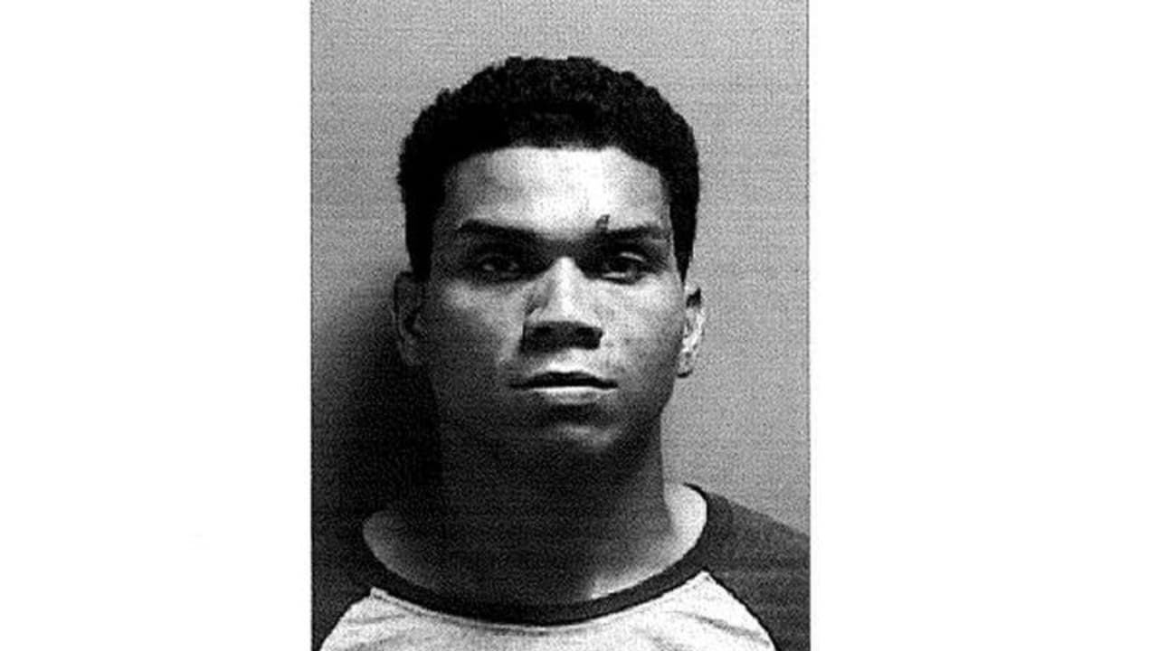 Un hombre es acusado de herir a su expareja con unas tijeras y aventarse al mar con su coche para evitar ser arrestado