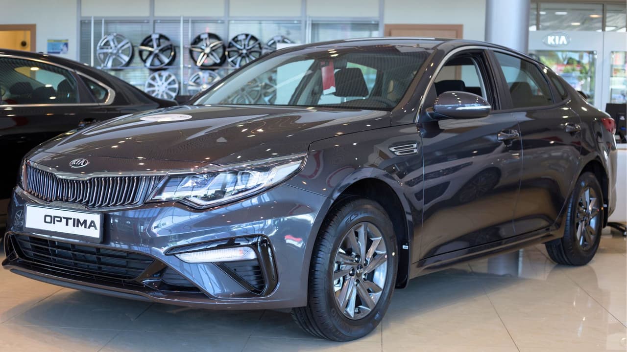 <h3 class="cms-H3-H3">Impacto en la comunidad hispana y acciones comunitarias</h3>
<br>
<br>El incremento en los robos de autos
<b>afecta a las comunidades hispanas en el norte de Texas</b>, donde muchas familias dependen de sus vehículos para el trabajo y actividades diarias. La pérdida de un auto puede significar una interrupción significativa en la vida cotidiana y
<b>una carga financiera considerable</b>. Para combatir esta problemática, algunas comunidades han organizado
<b>grupos de vigilancia vecinal </b>y utilizan redes sociales para compartir información sobre actividades sospechosas y vehículos robados. Por ejemplo, en Facebook se han formado
<a href="https://www.facebook.com/groups/721516907968582" target="_blank">grupos como DFW stolen cars and trucks</a> para ayudar a localizar vehículos robados.