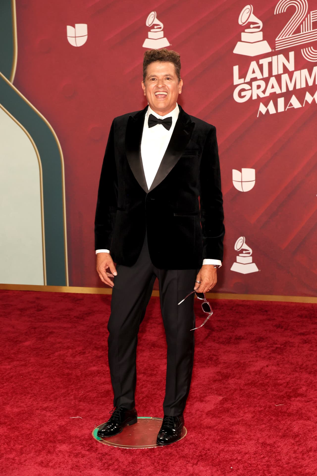 El homenajeado de la noche, 
<b>Carlos Vives</b>, llegó elegante con un tuxedo.
