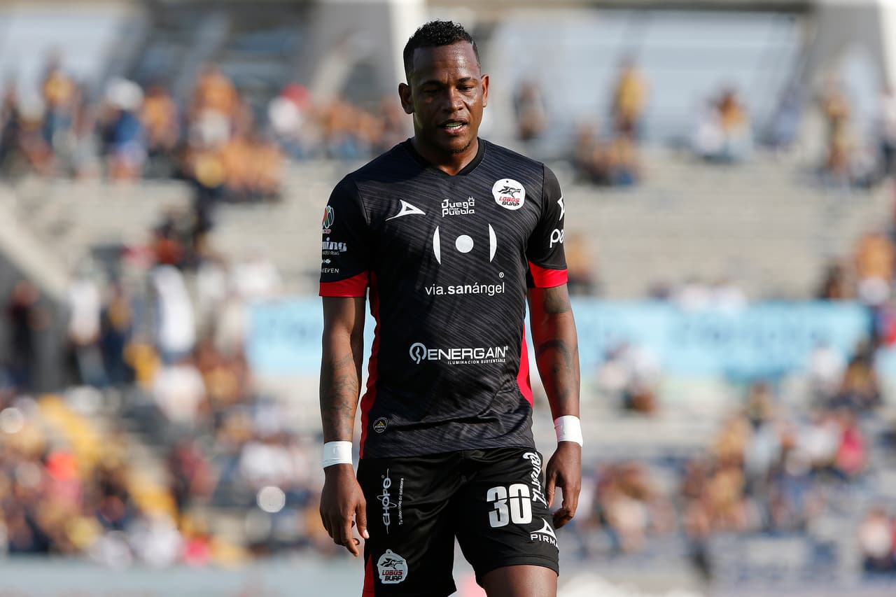 El defensor colombiano leiton Jiménez, quien jugaba para los Lobos BUAP, regresa a los Tiburones Rojos de Veracruz en este mercado.