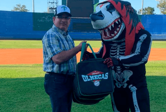 El equipo de beisbol, Olmecas de Tabasco, le brinda una oportunidad al Tibu Jarocho para seguir su trayectoria.