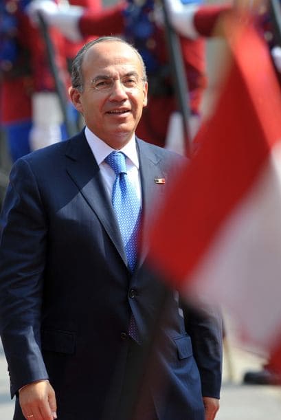El presidente Felipe Calderón Hinojosa encabeza al grupo mexicano en la plaza de San Pedro.