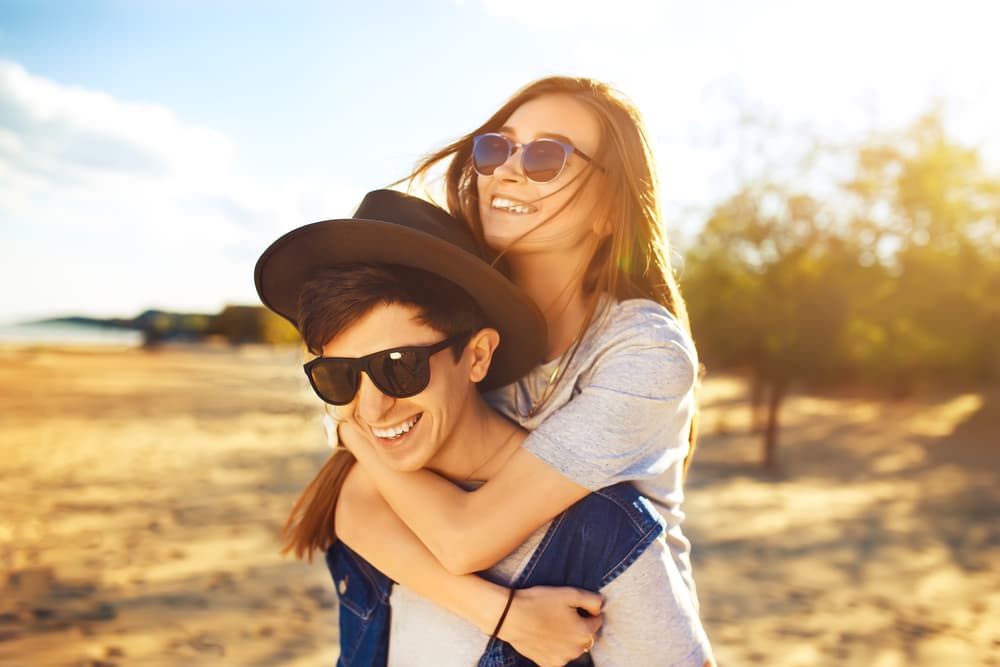 <b>CÁNCER</b>
<br>Tienen tendencia a vivir en el pasado, a estar atados a situaciones del ayer, no por pensar que eran tiempos mejores sino porque tienen miedo de ser rechazados o que las cosas no salgan tan bien como lo esperan en el presente.