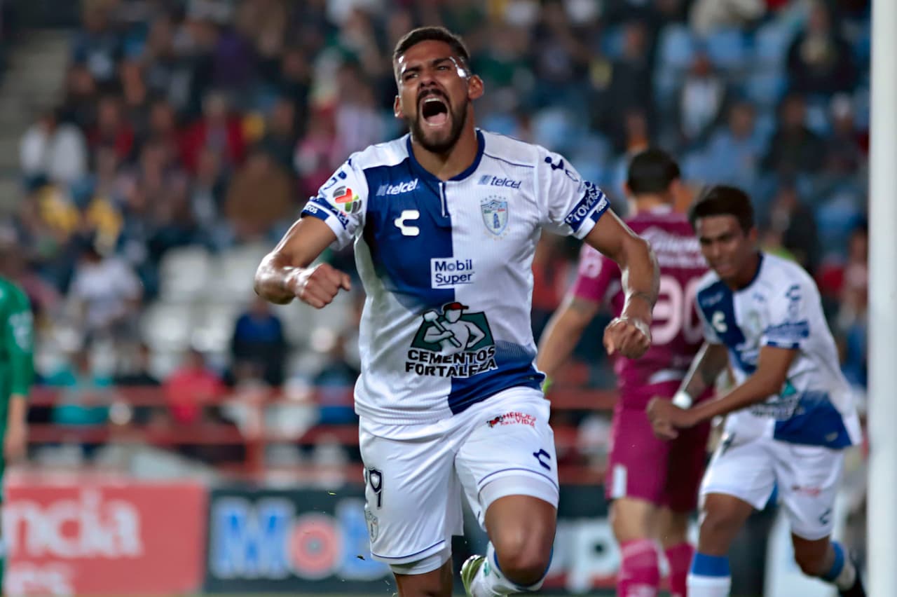 El primer gol del partido fue obra de Franco Jara, quien, corrió con fortuna y desvió la pelota luego de un centro por la banda derecha y puso el primer tanto.