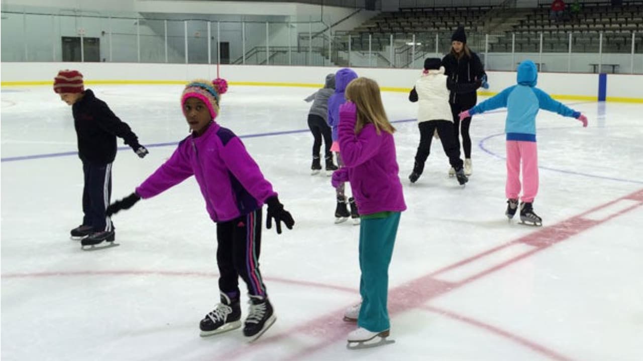 <h3 class="cms-H3-H3"><b>Morgan Park</b></h3>
<br>El suroeste de la Ciudad guarda una pista de hielo con dimensiones oficiales de la NHL en la que además se ofrecen programas deportivos, un gimnasio y hasta clases de yoga. Los 
<b>precios son de $5 para adolescentes y adultos, $4 para niños y $2 para seniors</b>. 
<b>La renta de patines cuesta $3</b>. Más información en 
<a href="https://www.morganparksportscenter.com/ice-skating" target="_blank">el sitio del centro deportivo de Morgan Park</a>.