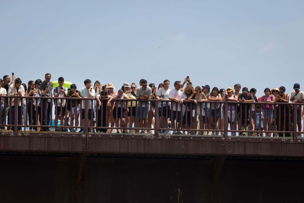 Además, el evento cuenta con
<b>actividades para todos,</b> incluso para los más pequeños, como pintura facial con diseños de patos, hasta puestos de comida y música DJ.
<br>