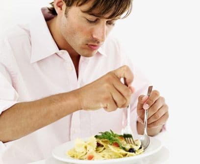 3. Reduce la carne de tu dieta"La producción de una libra de carne vacuna consume 1,500 galones de agua. En cambio, come vegetales al menos una vez a la semana. No sólo ayudan a conservar los recursos naturales sino que son deliciosos", dice Gustavo Plascencia, especialista de la Universidad de California en Riverside.