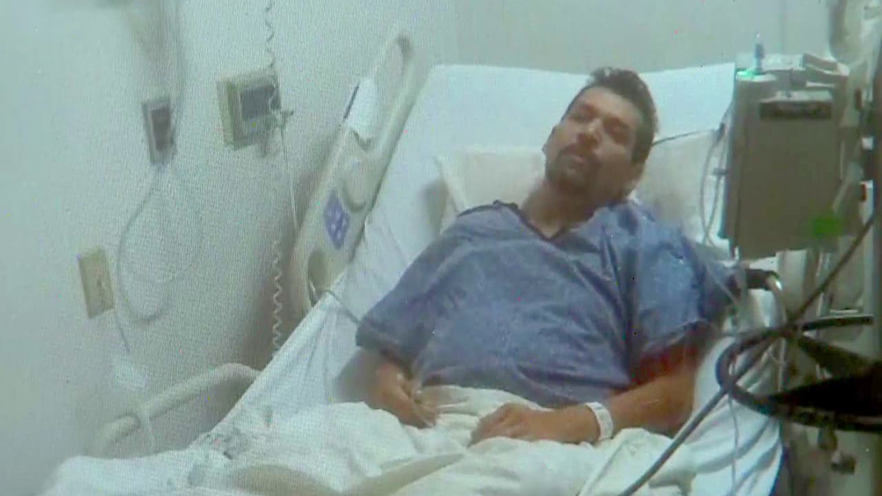 En el hospital por dos errores: ICE lo confunde con un fugitivo y un agente le pisa el pie por accidente