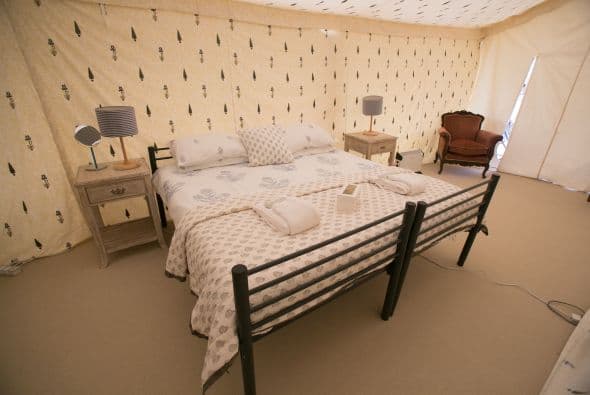 El cuarto principal de una habitación de lujo del Pop-up Hotel luce así.