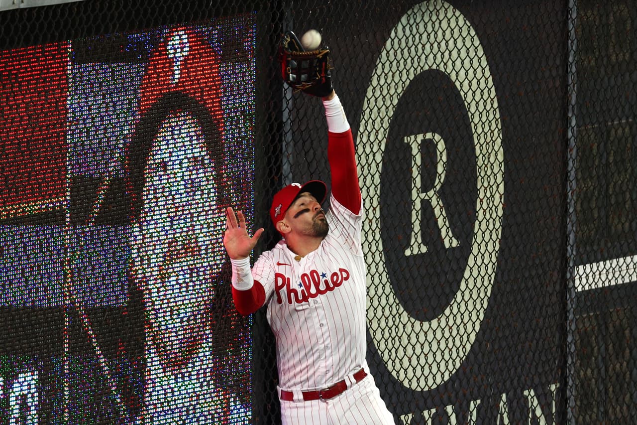 9:02 p.m.- Phillies establecieron récord de jonrones en postemporada. Nick Castellanos hace una atrapada en la quinta entrada.