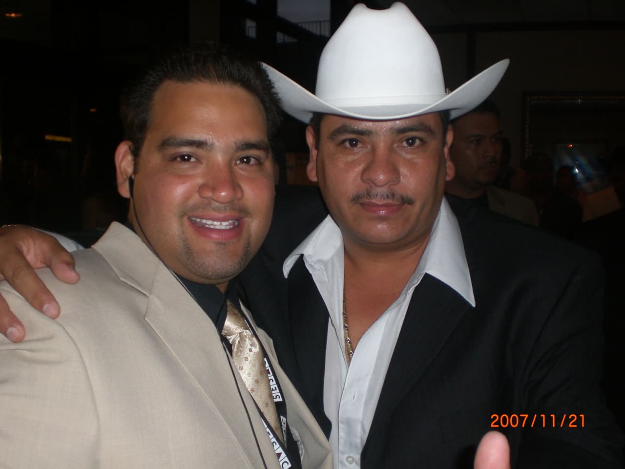 <a href="http://www.univision.com/temas/raul-molinar-el-pelon">Raúl</a> y el 
<a href="https://www.facebook.com/ElTigrilloPalmaOficial/?fref=ts">Tigrillo Palma.</a>