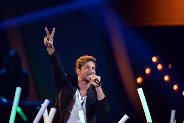 Romance y rock llenaron el escenario de Premios Juventud con la presencia de Jeancarlos Canela, Camila, David Bisbal, Juanes y Austin Mahone. David Bisbal hizo una pausa en su gira mundial para interpretar ‘No amanece’ en el escenario de Premios Juventud 2014.