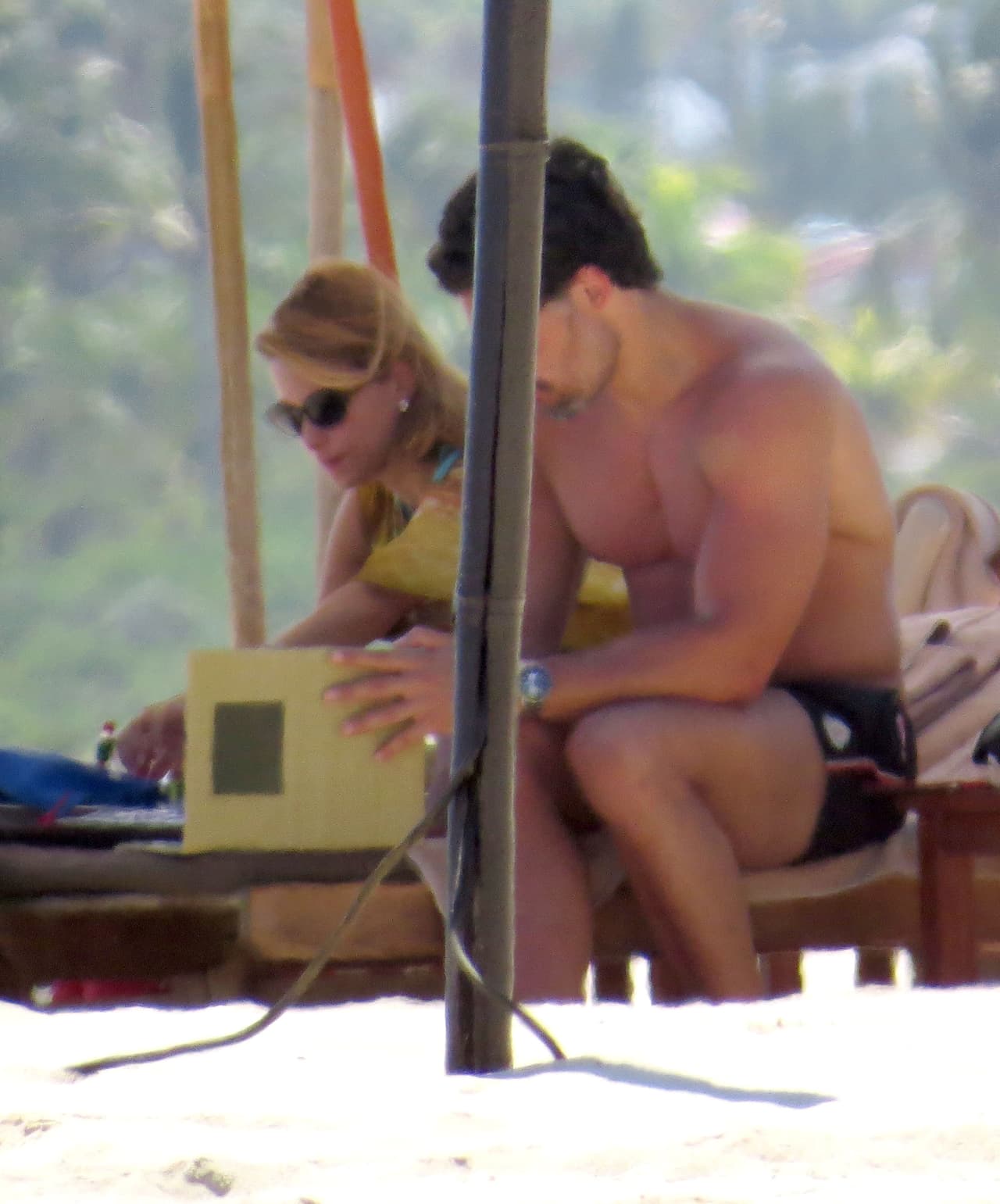 ¡Claro! Nada mejor que recorren su país de la mano de su amor.