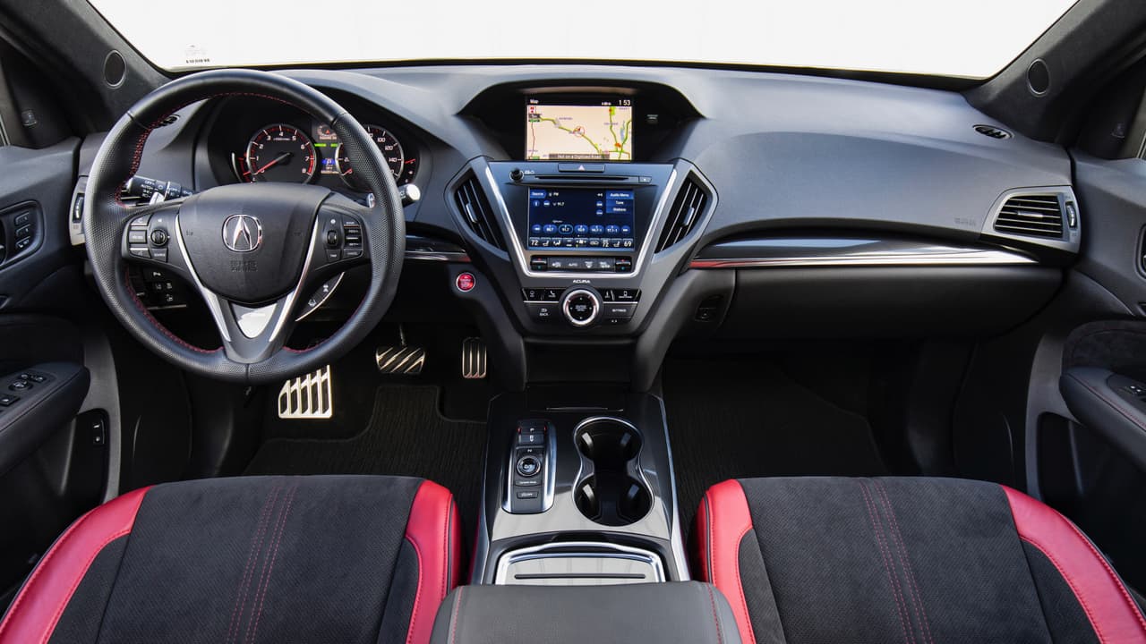 El tablero de instrumentos y controles de doble arco en la Acura MDX A-Spec 2019, es un tema recurrente en los diseños de Acura.