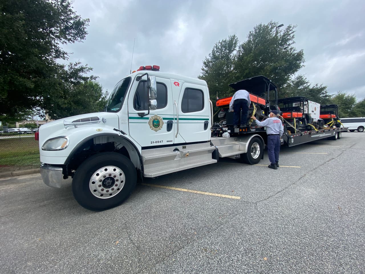 Además son capaces de realizar mitigación de materiales peligrosos y rescates acuáticos.