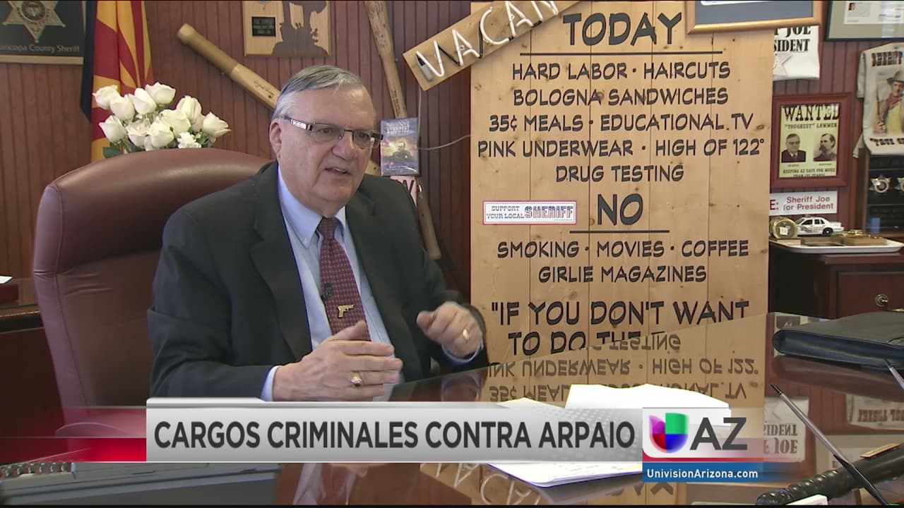 Activistas en Arizona pidieron la renuncia del sheriff Joe Arpaio ante la presentación de cargos criminales.