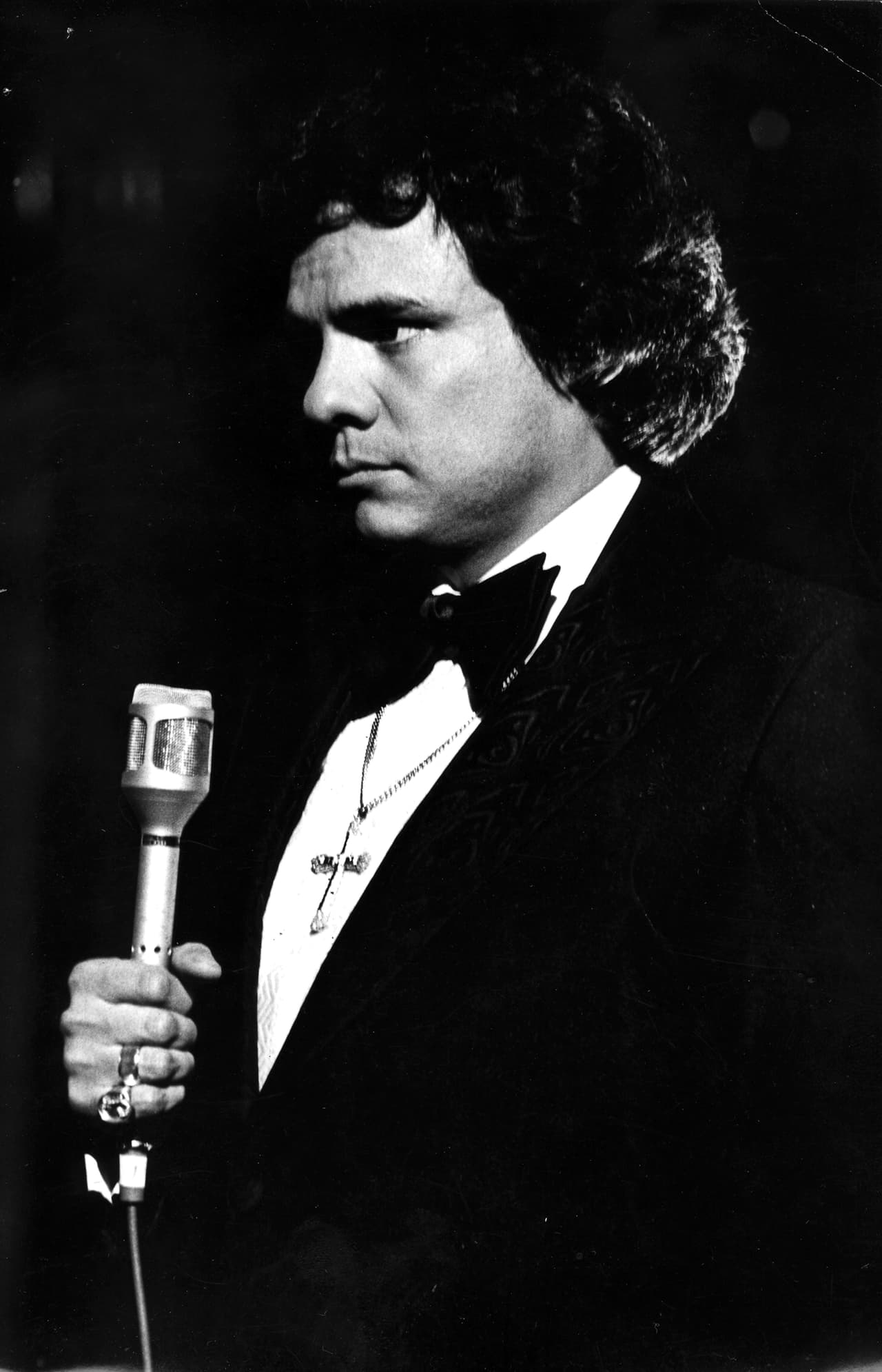 En 1980 él mismo produce su disco 'Amor amor' con éxitos como ‘No me digas que te vas’, compuesta por Alejandro Jaén.
<i> </i>