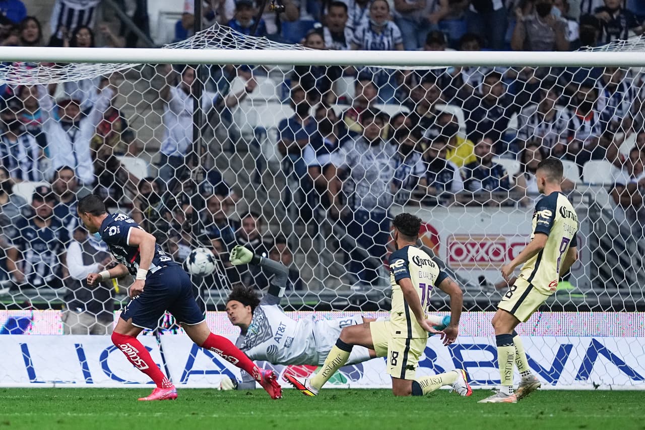 Apenas iniciada la segunda parte, Funes Mori recobró su olfato goleador y clavó de volea el 2-1 definitivo que dejó al América en el fondo de la tabla y que impulsó a Rayados al décimo lugar.