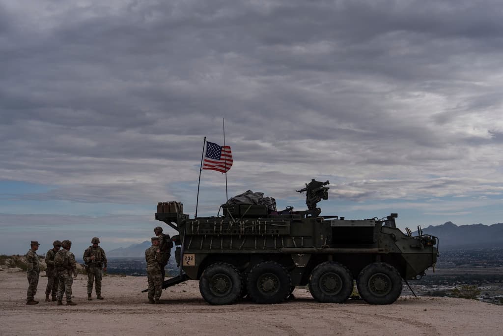 Detienen a hombre escalando el muro entre EEUU y México: con Trump, el Ejército da la voz de alerta