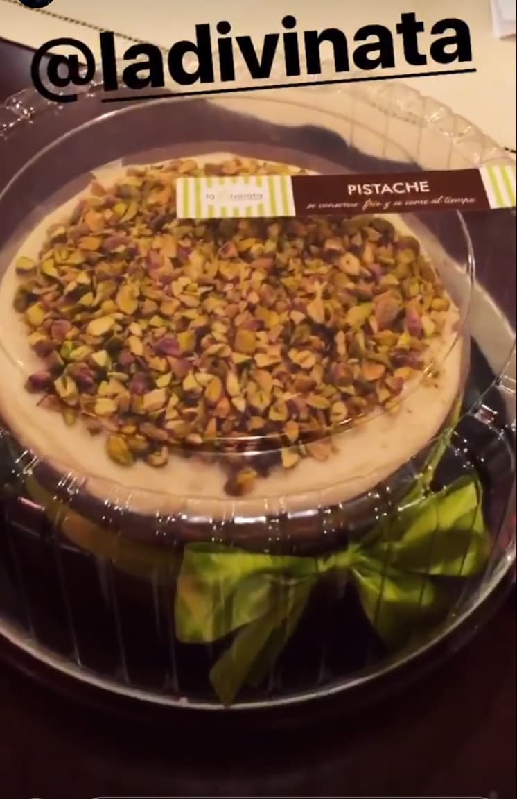 Los pasteles tampoco pudieron faltar para el cumpleaños 46 de Alicia Villarreal y confesó que este de pistache es uno de sus preferidos.