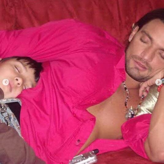 En más de una ocasión, Julián ha expresado lo orgulloso que se siente de su hijo.