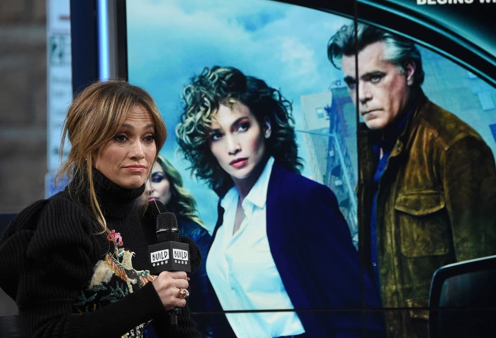 Resulta que el fotógrafo Steve Sands demandó a la actriz y cantante por utilizar, sin su consentimiento, una fotografÃa que él le habÃa tomado.