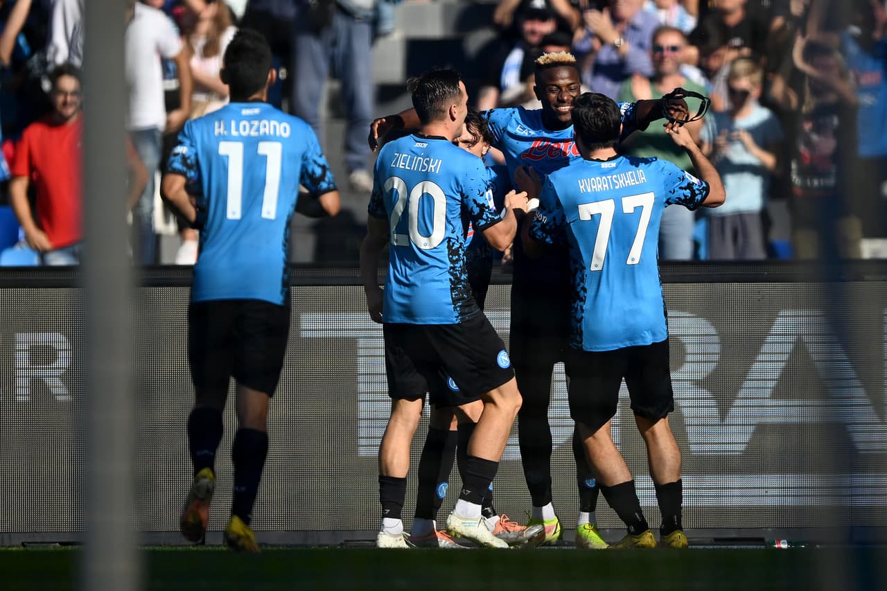 El Napoli se dio festin ante Sassuolo y sigue de líder en la Serie A de Italia.