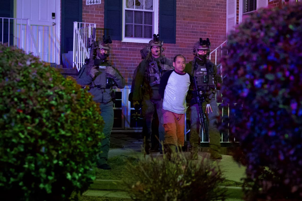 Los operativos de 
<b>ICE en el Estado de Nueva York continuaron esta semana con la detención de al menos 8 inmigrantes</b>, todos ellos por cometer algún crimen o infracción.
<br>